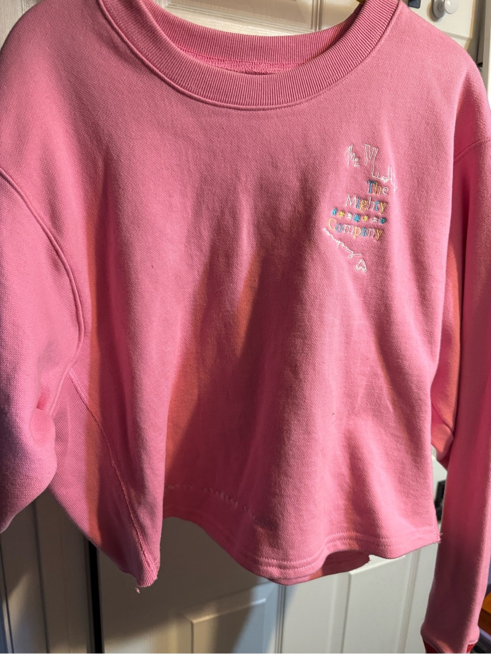 THE MIGHTY COMPANY Pink Cropped Crewneck Sweatshirt